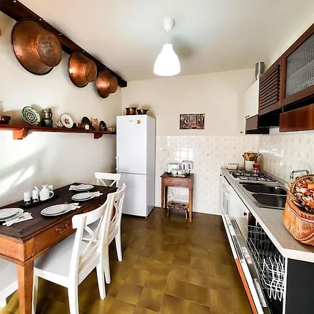 Апартаменты Cretallaz - Rustic Chic With Castle View, Free Parking And Wifi